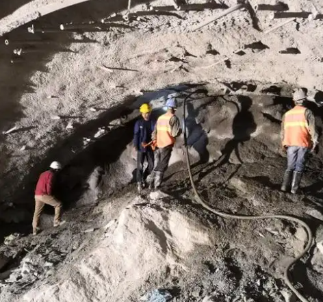 惠农拱顶带模注浆料的施工流程及注意事项